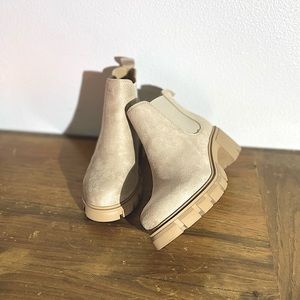 Size 7 Taupe Chunky Chelsea Boots